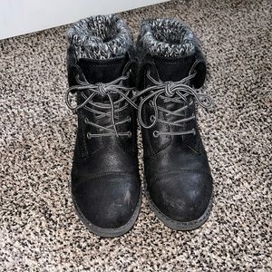 Black boots. Size 6